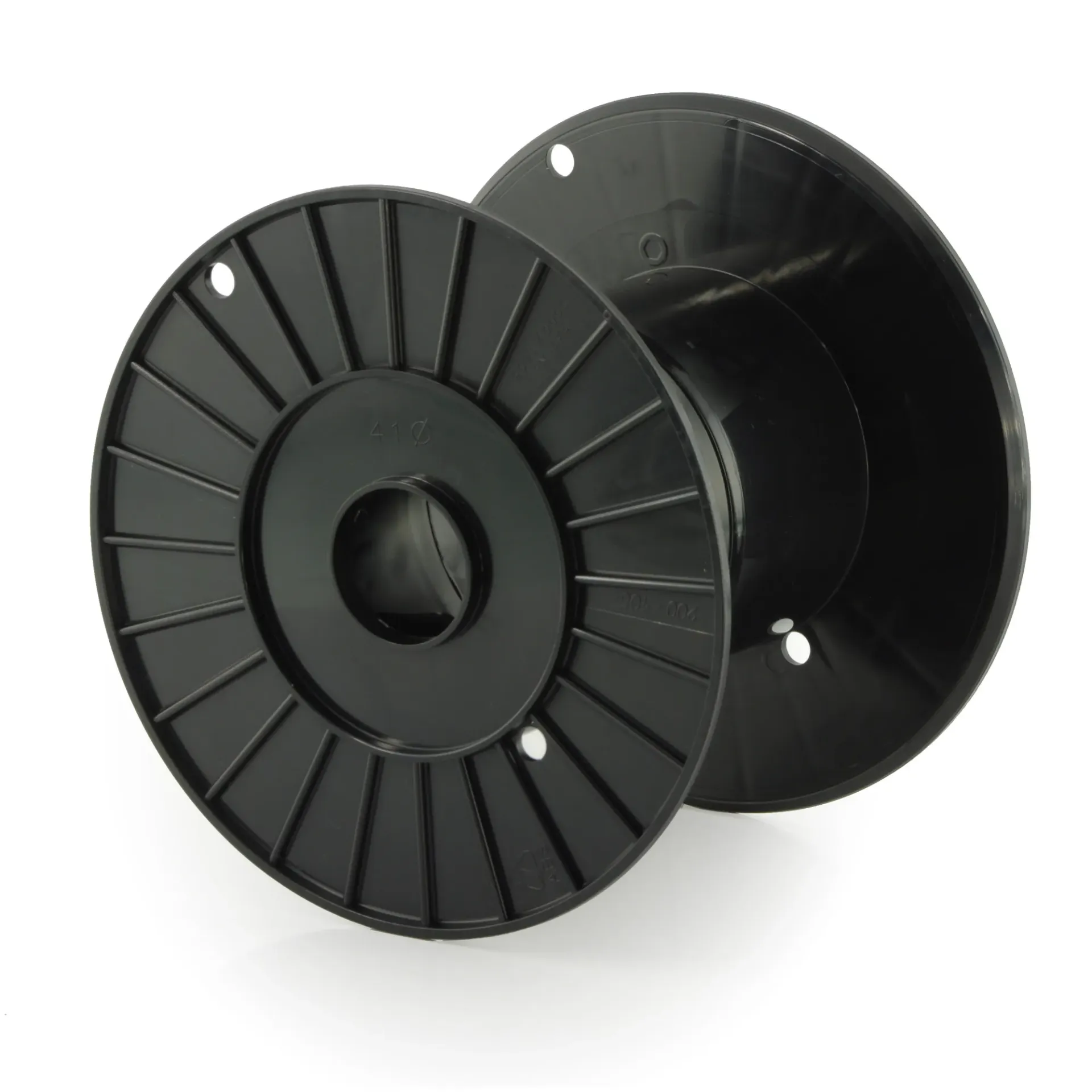 Reel M 7.9" x 4.1" x 5.0" x 3.9"