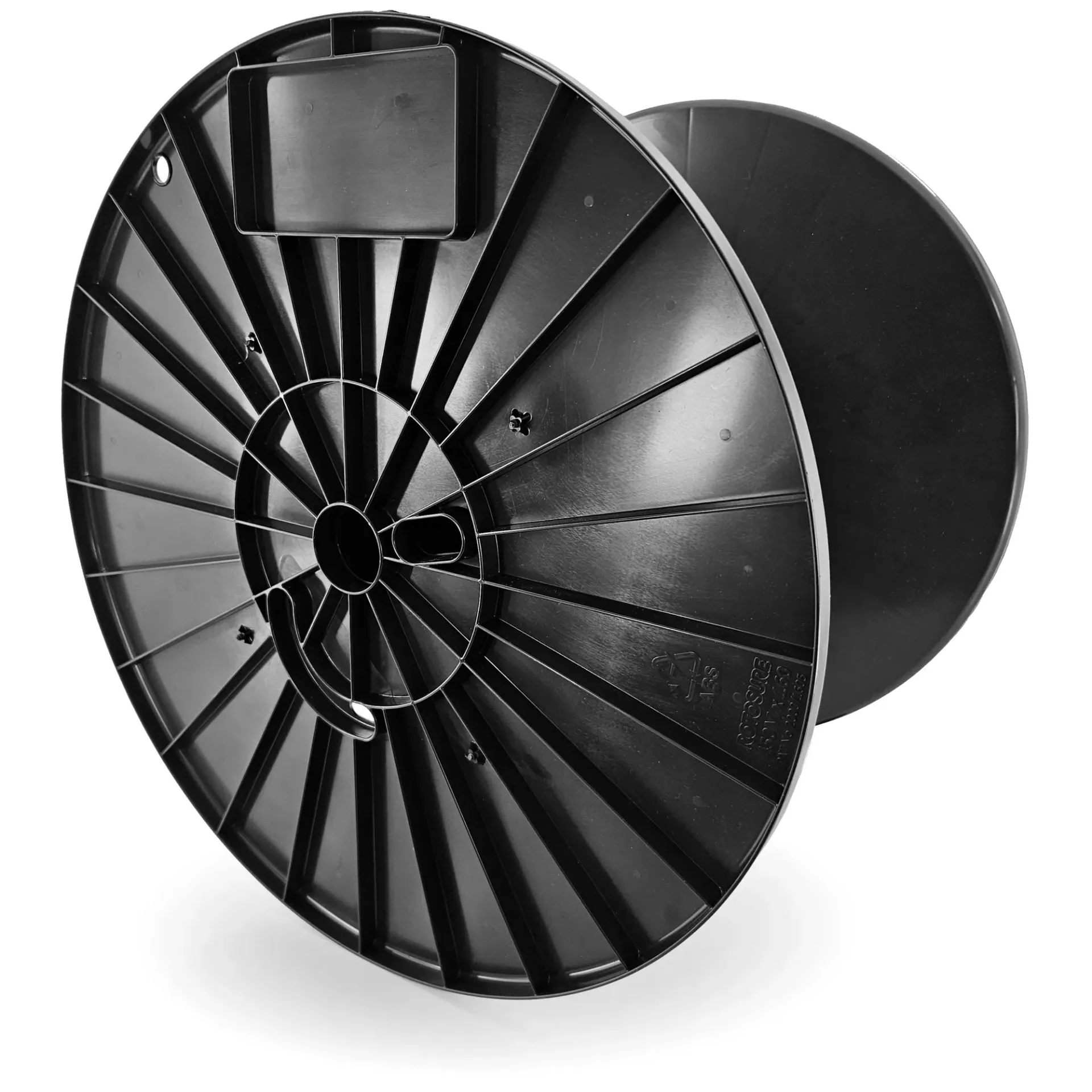 Reel M 17.7" x 6.3" x 7.9" x 1.6"